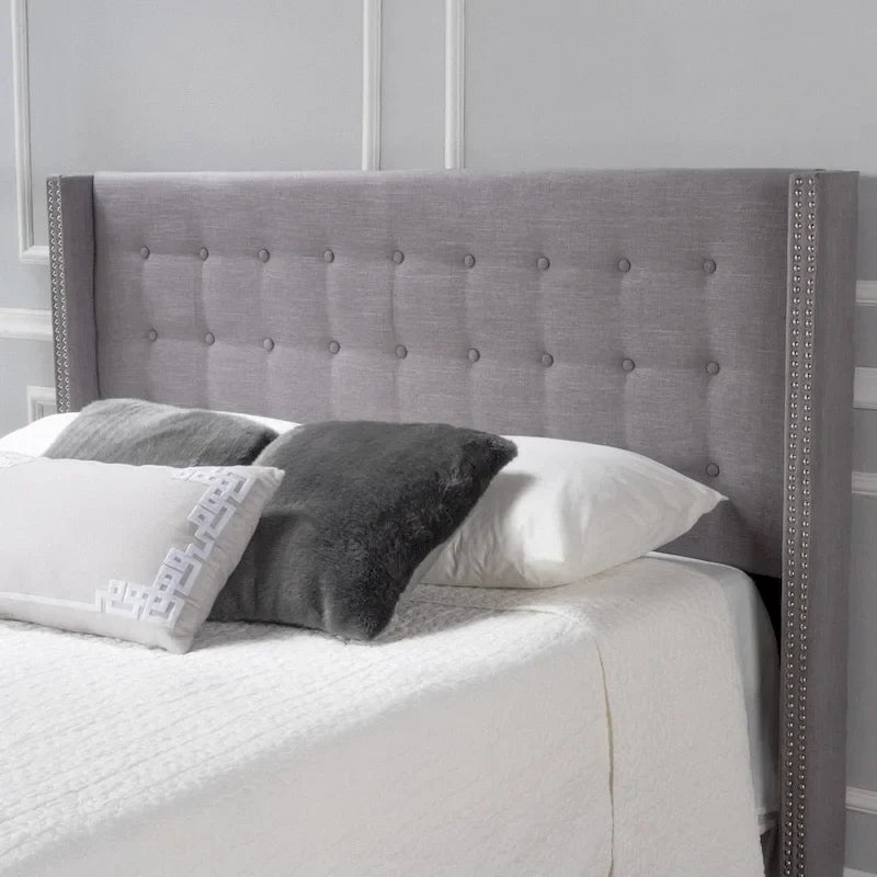 Tête de lit Kendrah capitonnée en tissu avec ailes, cloutée, réglable, format grand lit/très grand lit, par