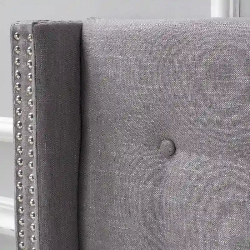Tête de lit Kendrah capitonnée en tissu avec ailes, cloutée, réglable, format grand lit/très grand lit, par