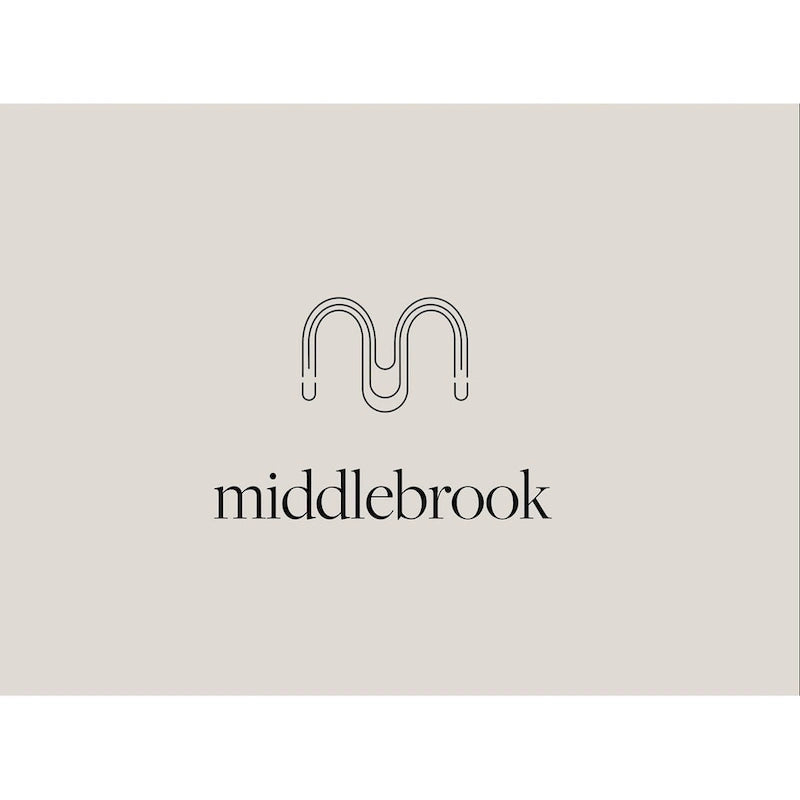 Lit Queen en bois massif de style transitionnel Middlebrook Designs