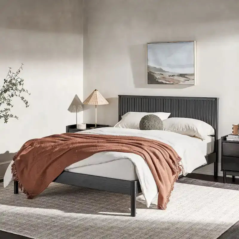 Lit Queen en bois massif de style transitionnel Middlebrook Designs