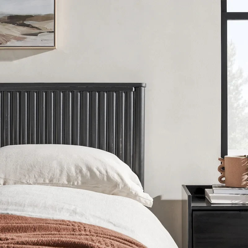 Lit Queen en bois massif de style transitionnel Middlebrook Designs
