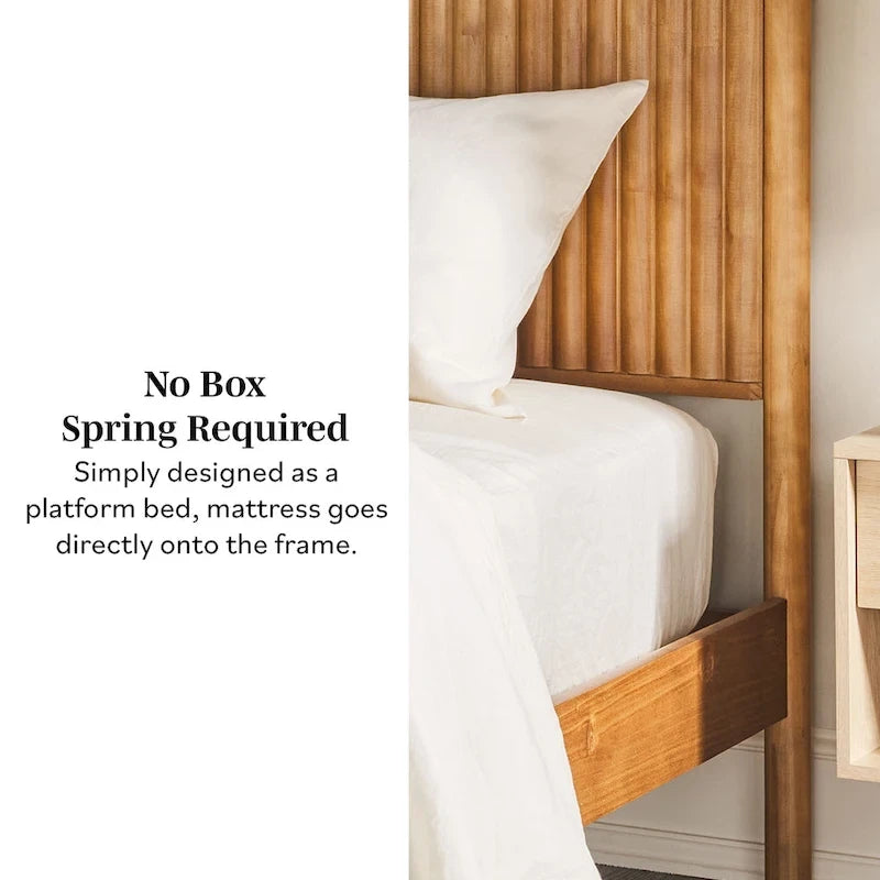 Lit Queen en bois massif de style transitionnel Middlebrook Designs