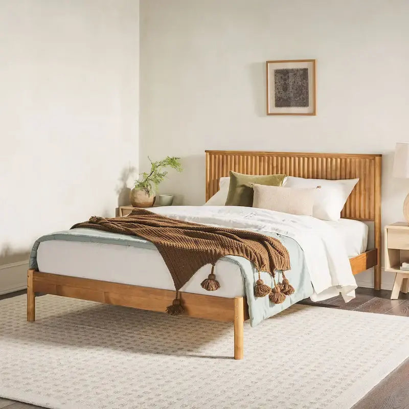 Lit Queen en bois massif de style transitionnel Middlebrook Designs