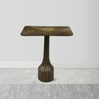 Table d'appoint de 45 cm, base cannelée décorative, plateau carré, finition laiton antique