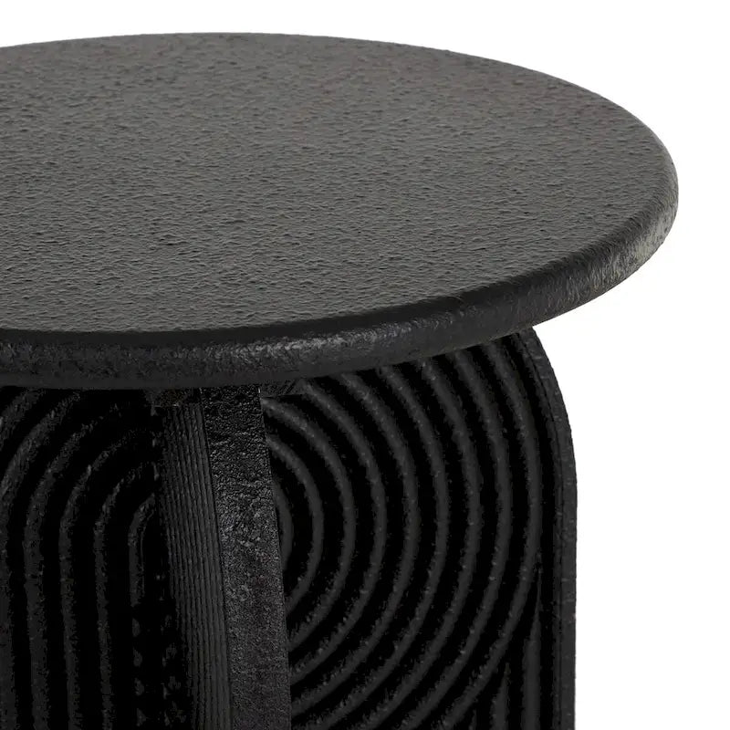 Tables d'appoint / bouts de canapé à piédestal arqué Art déco en bois sculpté de grès géométrique - Lot de 2 noires -